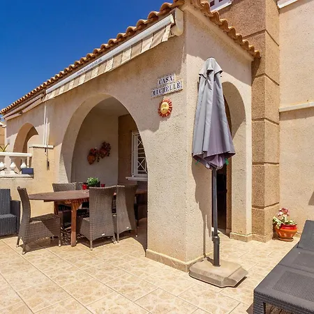 Σπίτι διακοπών In With Swimming Pool *